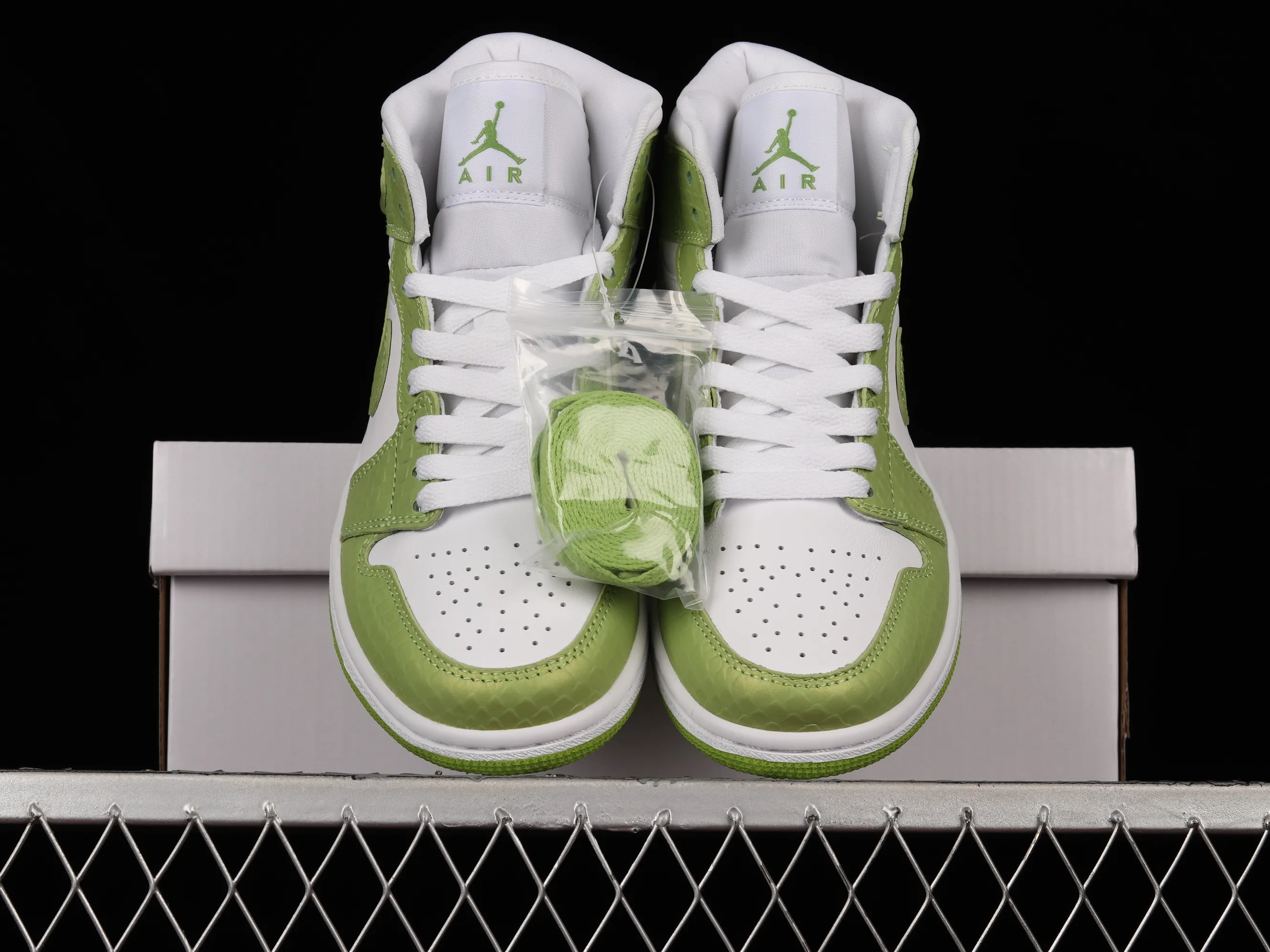 All categories Air Jordan Jordan series basketball shoes Air Jordan 1 Mid G version pure original Air Jordan 1 Mid SE "Green Python" AJ1 Joe 1 Green Snake DV2959-113